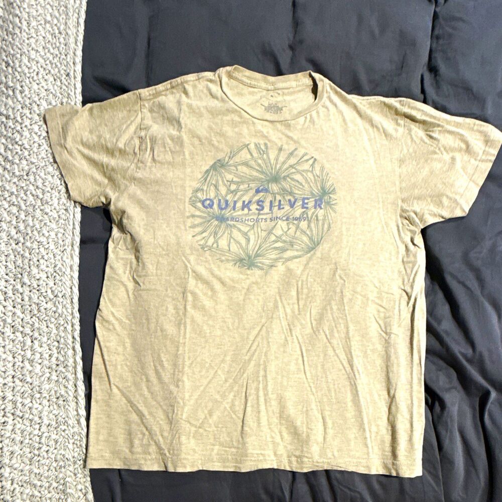 Quiksilver Men’s L Beige Cotton Poly Graphic Logo Crew Neck Short Sleeve Tee